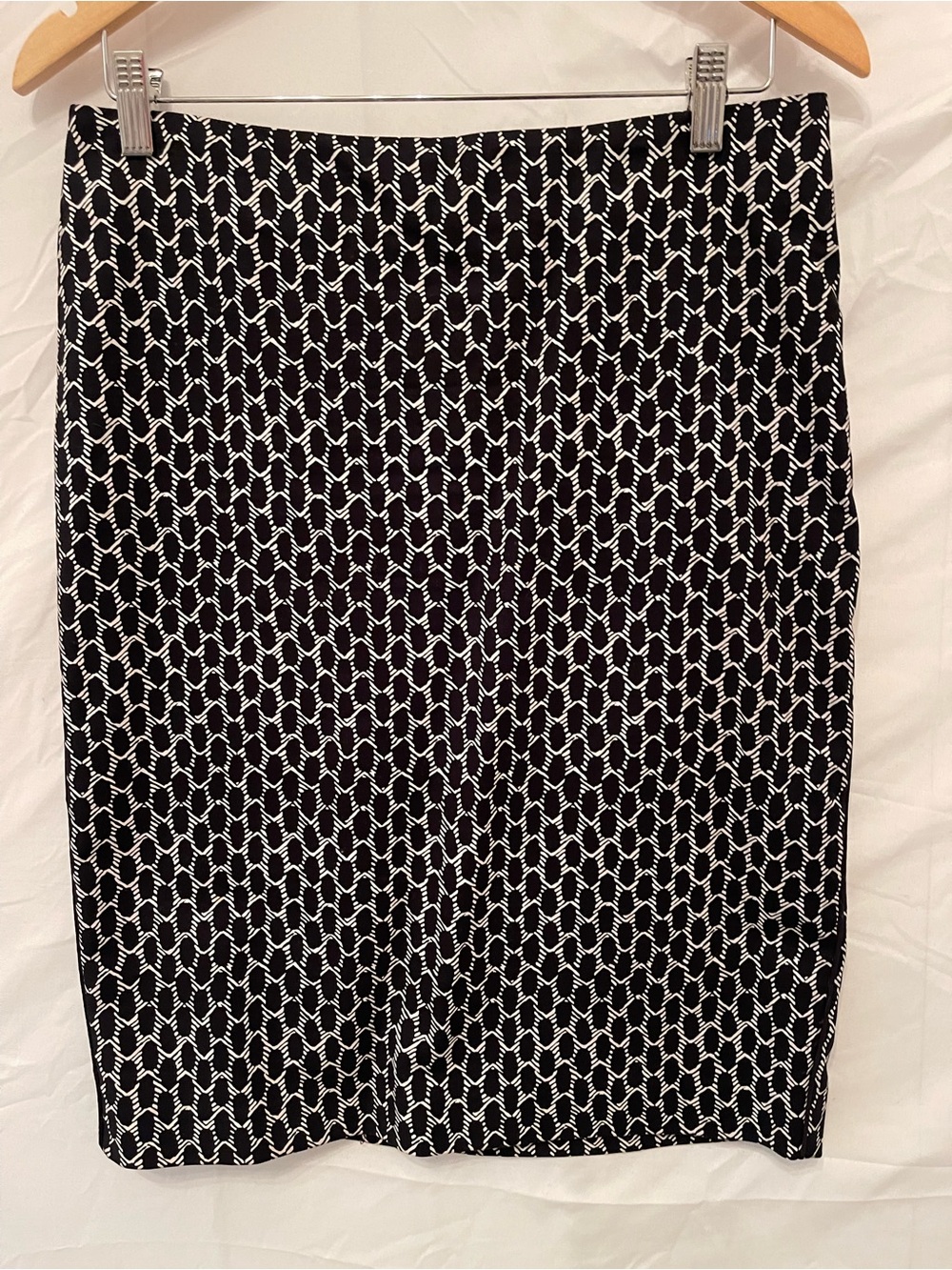 Adrianna Papell Sz-6- Black and White Geometric Pencil Skirt